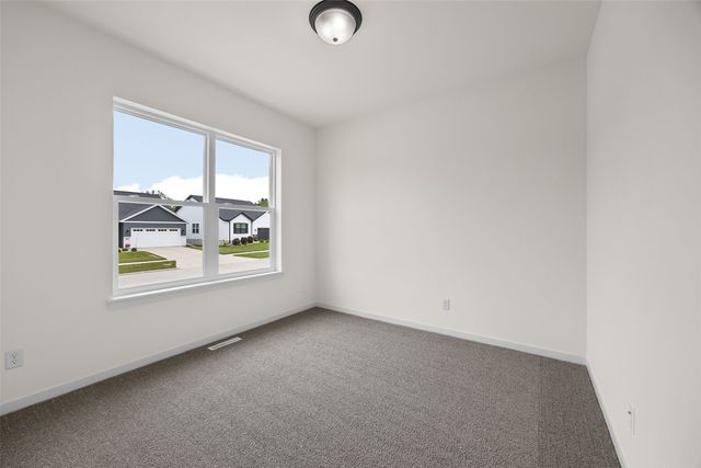 8815 Zeppelin Avenue NE, Cedar Rapids, IA 52402