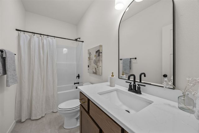 8815 Zeppelin Avenue NE, Cedar Rapids, IA 52402