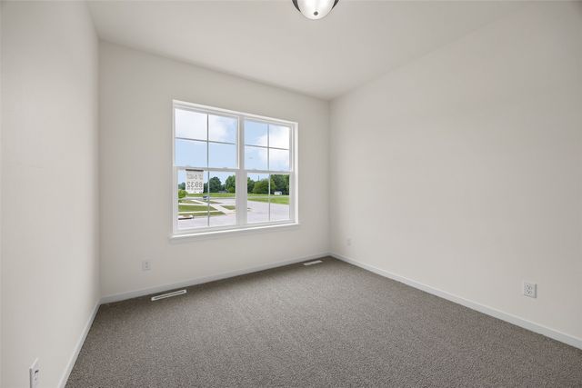 8815 Zeppelin Avenue NE, Cedar Rapids, IA 52402