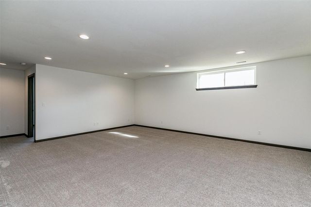 8815 Zeppelin Avenue NE, Cedar Rapids, IA 52402