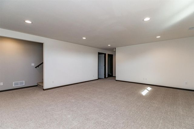 8815 Zeppelin Avenue NE, Cedar Rapids, IA 52402