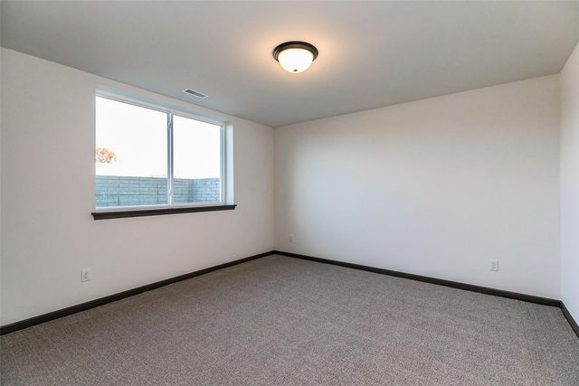 8815 Zeppelin Avenue NE, Cedar Rapids, IA 52402