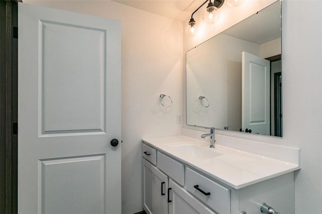 8815 Zeppelin Avenue NE, Cedar Rapids, IA 52402