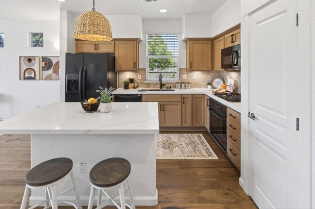 1403 Topanga Ln, Lincoln, CA 95948