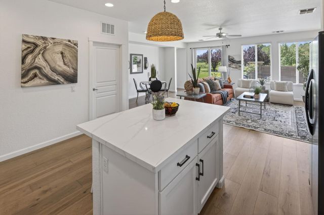 1403 Topanga Ln, Lincoln, CA 95948
