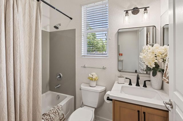 1403 Topanga Ln, Lincoln, CA 95948