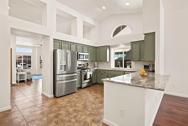 5112 Homeland Ct, Antelope, CA 95843