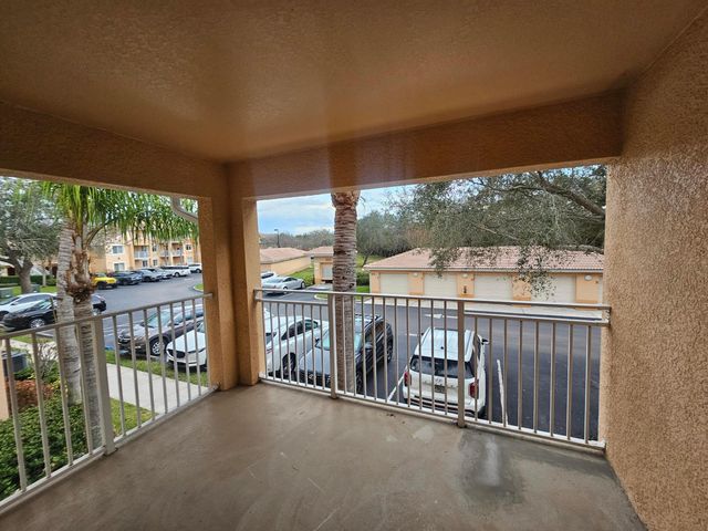 191 SW Palm Dr Apt 201, Port St Lucie, FL 34986