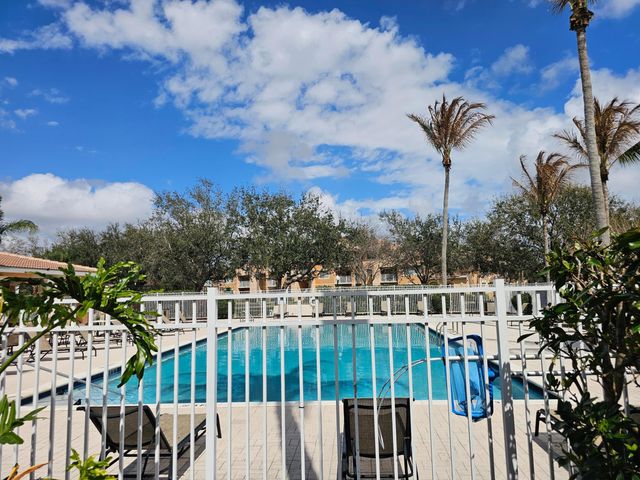 191 SW Palm Dr Apt 201, Port St Lucie, FL 34986