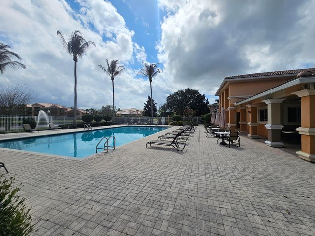 191 SW Palm Dr Apt 201, Port St Lucie, FL 34986