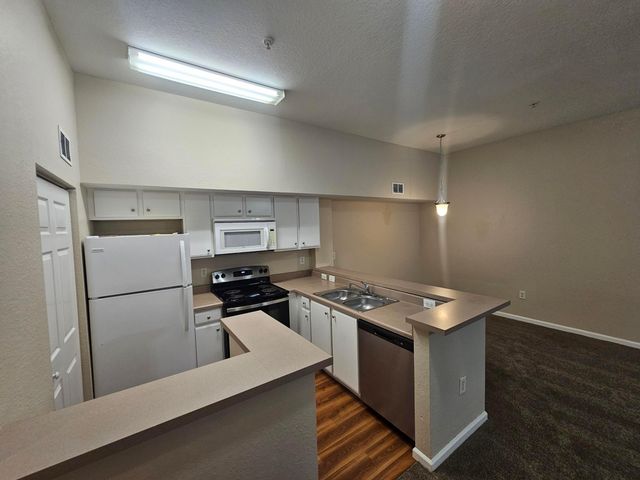 191 SW Palm Dr Apt 201, Port St Lucie, FL 34986