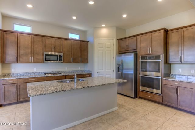 8461 N Gallant Fox Drive, Tucson, AZ 85704