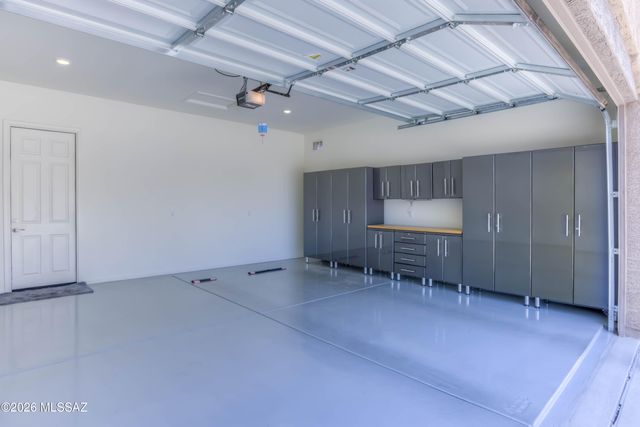 8461 N Gallant Fox Drive, Tucson, AZ 85704