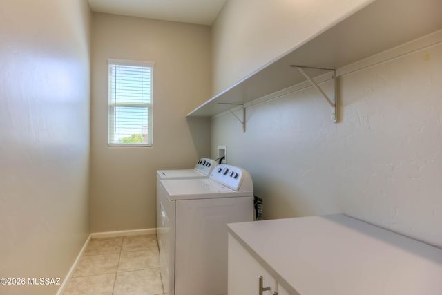 8461 N Gallant Fox Drive, Tucson, AZ 85704