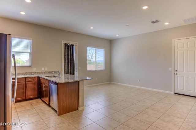 8461 N Gallant Fox Drive, Tucson, AZ 85704