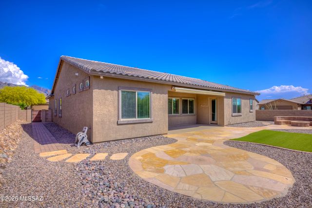 8461 N Gallant Fox Drive, Tucson, AZ 85704