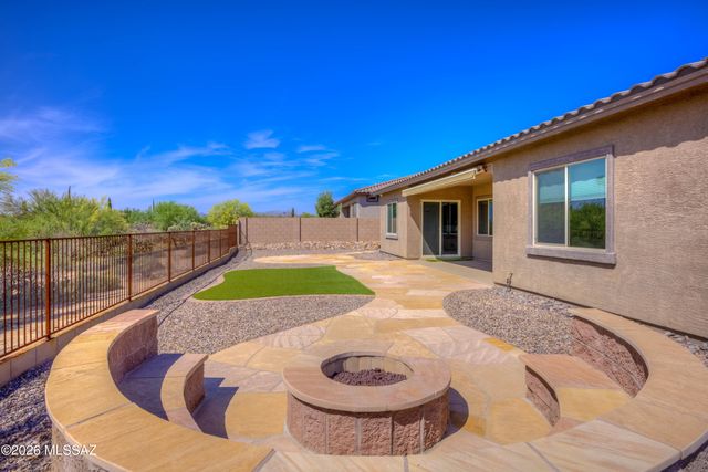 8461 N Gallant Fox Drive, Tucson, AZ 85704