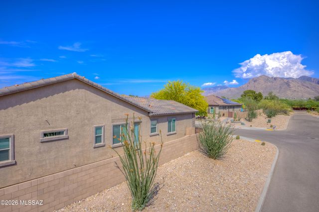 8461 N Gallant Fox Drive, Tucson, AZ 85704