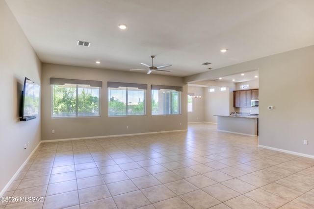 8461 N Gallant Fox Drive, Tucson, AZ 85704