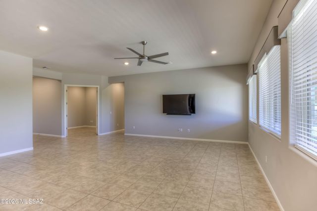 8461 N Gallant Fox Drive, Tucson, AZ 85704