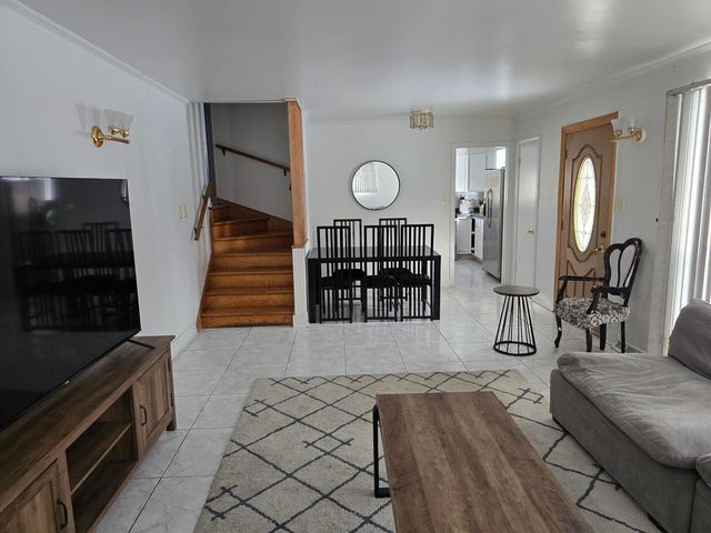 7014 N Kilbourn Avenue, Lincolnwood, IL 60712