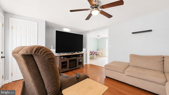 5926 BERRY DR, Mays Landing, NJ 08330