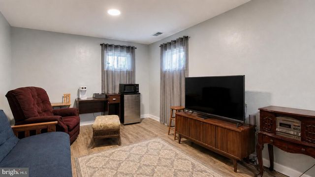 5926 BERRY DR, Mays Landing, NJ 08330