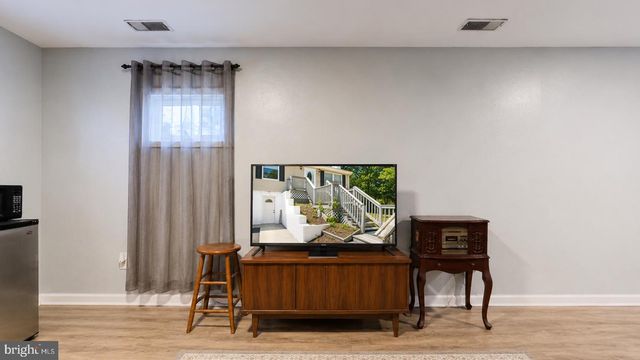 5926 BERRY DR, Mays Landing, NJ 08330