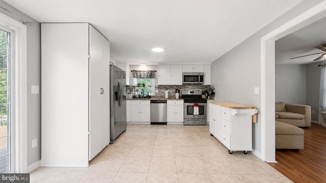 5926 BERRY DR, Mays Landing, NJ 08330