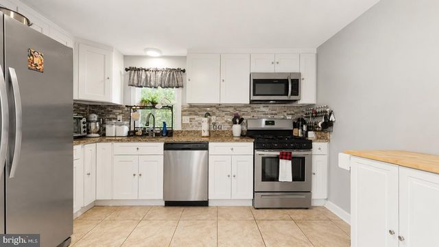 5926 BERRY DR, Mays Landing, NJ 08330