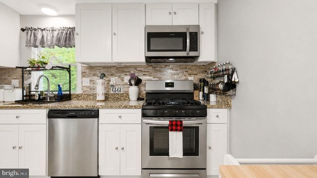 5926 BERRY DR, Mays Landing, NJ 08330