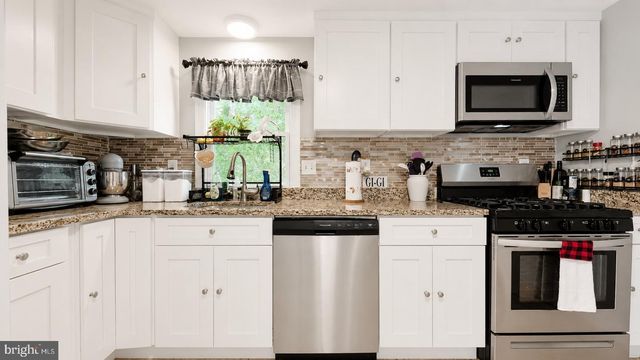 5926 BERRY DR, Mays Landing, NJ 08330
