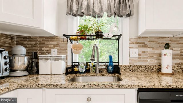 5926 BERRY DR, Mays Landing, NJ 08330
