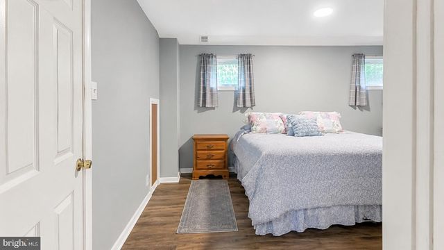 5926 BERRY DR, Mays Landing, NJ 08330