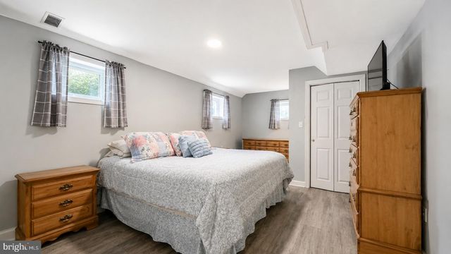 5926 BERRY DR, Mays Landing, NJ 08330