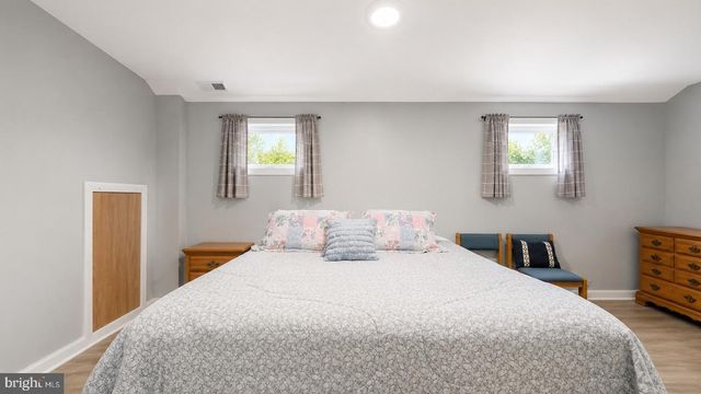 5926 BERRY DR, Mays Landing, NJ 08330