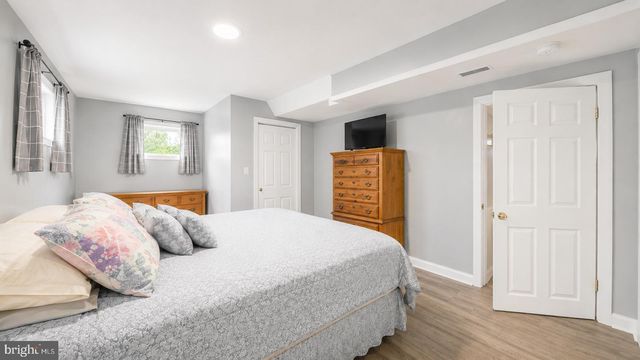 5926 BERRY DR, Mays Landing, NJ 08330