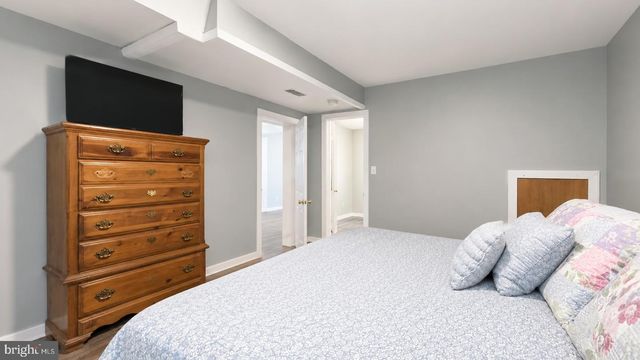 5926 BERRY DR, Mays Landing, NJ 08330