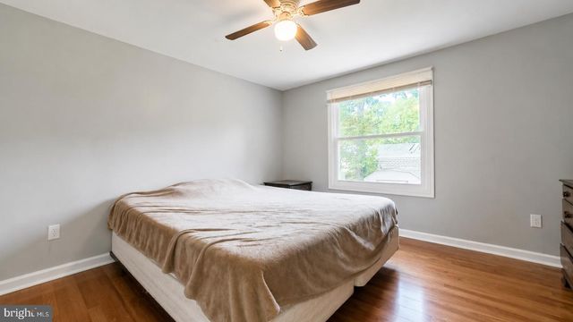 5926 BERRY DR, Mays Landing, NJ 08330