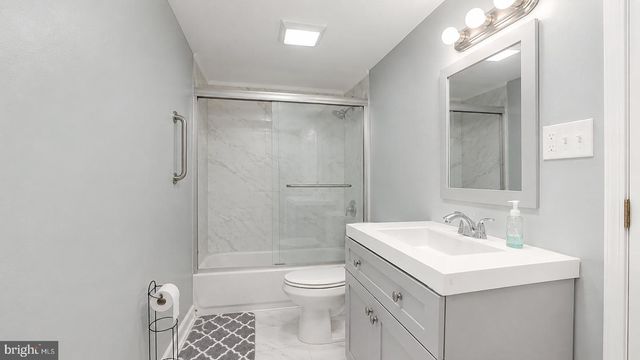 5926 BERRY DR, Mays Landing, NJ 08330
