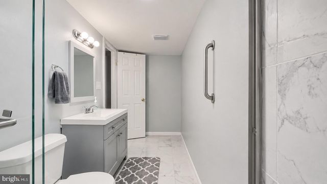 5926 BERRY DR, Mays Landing, NJ 08330