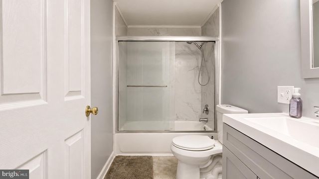 5926 BERRY DR, Mays Landing, NJ 08330