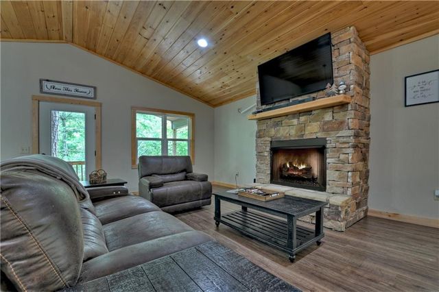 298 Spindrift Court, Ellijay, GA 30540