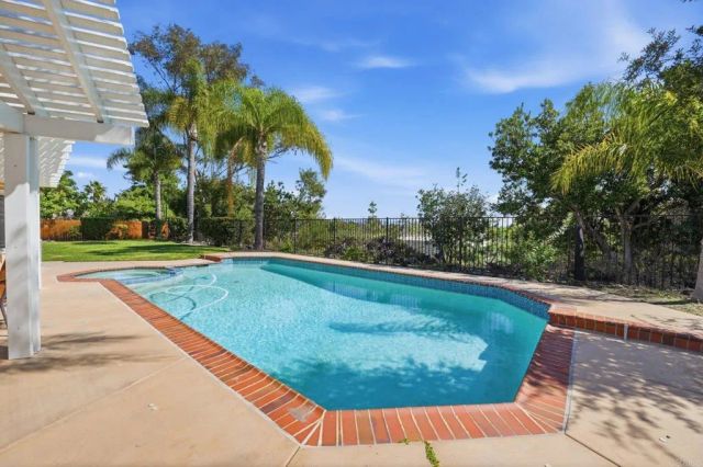 833 Bel Esprit Circle, San Marcos, CA 92069