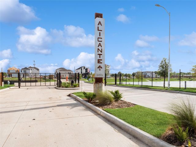 3018 Tres Olivos Drive, Houston, TX 77047