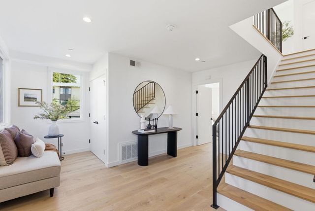 1433 Floribunda Avenue 8, Burlingame, CA 94010