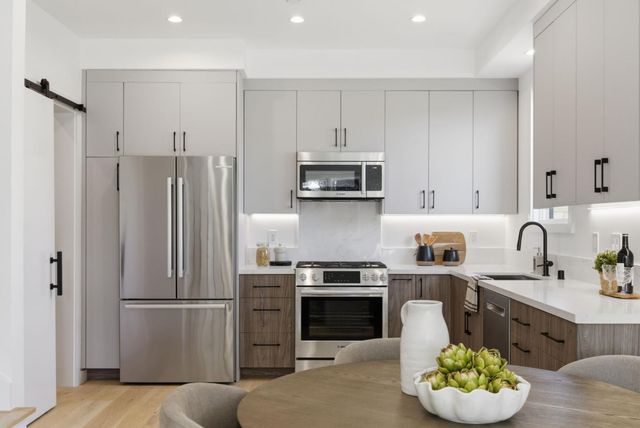 1433 Floribunda Avenue 8, Burlingame, CA 94010