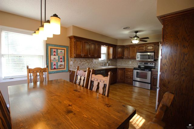 11311 Lakeview Drive, Manhattan, KS 66503