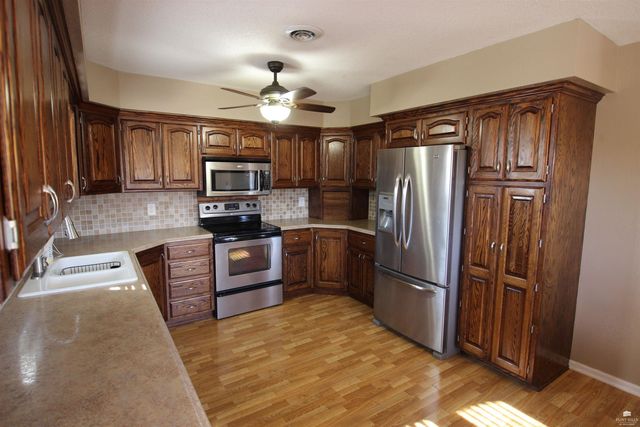 11311 Lakeview Drive, Manhattan, KS 66503