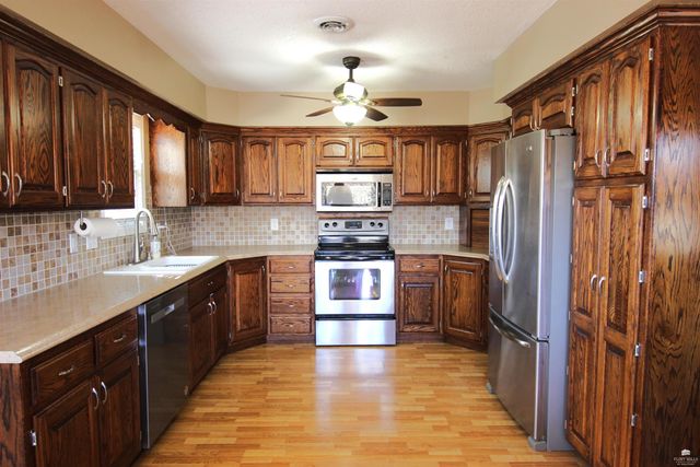 11311 Lakeview Drive, Manhattan, KS 66503